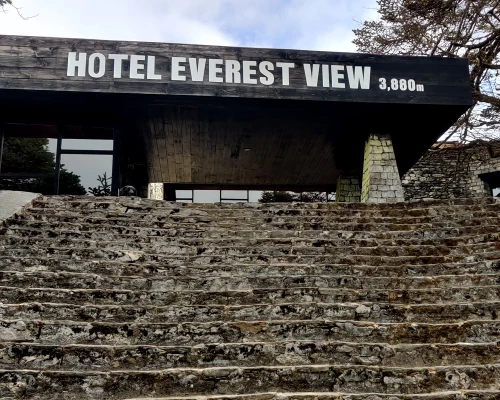 Everest Hotel